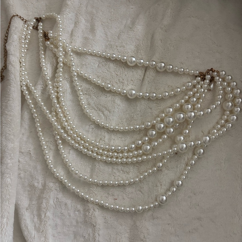 Elegant Pearl body chain